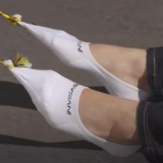KAKVI PREVARANTI! Rekli su da ove čarape ni KAMION ne može da skine - test je pokazao da LAŽU! (VIDEO)