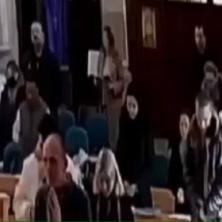 KAMERE ZABELEŽILE MOMENAT STRAŠNOG NAPADA U ISTANBULU: Maskirani monstrumi upali za vreme molitve u crkvu i počeli da pucaju (VIDEO)