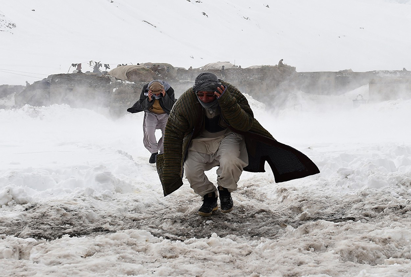 KAO DA RAT NIJE DOVOLJAN: 119 poginulih u snežnim lavinama u Avganistanu, 150 kuća uništeno, dva sela zatrpana snegom (FOTO)