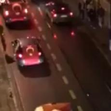 KAO U TURSKOJ: Sarajevo slavi Erdoganovo proglašenje pobede na referendumu (VIDEO)