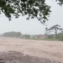 KIŠA POTOPILA SEVER ZEMLJE, IMA NESTALIH: Naređena evakucija, sve je pod vodom (VIDEO)