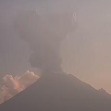 KLJUČA VULKAN U MEKSIKU! iz Popokatepetla pepeo IDE KILOMETRIMA u nebo (VIDEO)