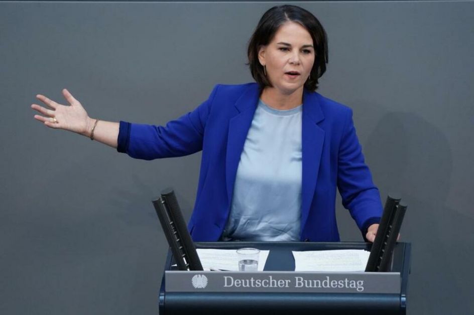 KO RAZGOVARA, NE PUCA: Šefica nemačke diplomatije brani odluku Berlina da ne pošalje oružje u Ukrajinu