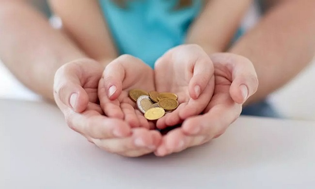 KOJE SU TO: Loše finansijske navike koje deca pokupe od nas?