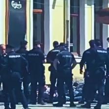 KOLAPS U BEOGRADU: Stravični snimci hapšenja NAVIJAČA nakon OKRŠAJA kod Vukovog spomenika (VIDEO)