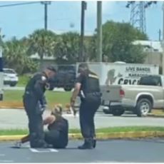 KOMEDIJA! Policija zaustavila ženu pijanu kao LETVA, toliko je bila pod gasom da nije mogla da stoji na nogama! (VIDEO)