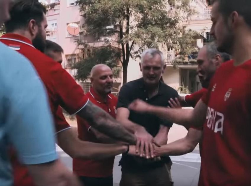 KOMŠIJA PASPALJ: Pogledajte kako su Saša Đorđević i reprezentativci Srbije iznenadili legendu naše košarke! VIDEO
