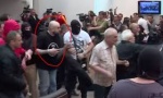 KONAČNO “DOSTUPAN” POLICIJI: Uhapšen učesnik nasilja u Sobranju koji je nosio majicu sa ustaškim sloganom