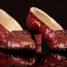 KONAČNO PRONAĐENE! Crvene cipele čuvene Džudi Garland vraćene u muzej! (VIDEO)
