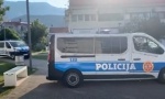 KORDON POLICIJE pred Opštinom Budva: Zatvorena zgrada, čeka se specijalni tužilac, NIKO NE MOŽE DA UĐE (VIDEO)