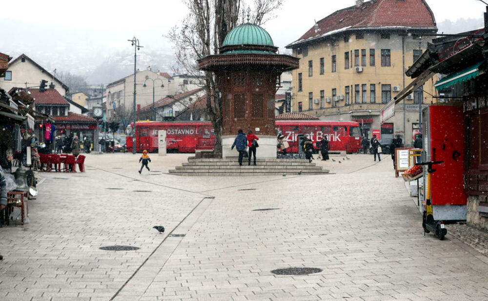 KORONA DRMA VLADU FEDERACIJE BIH: Građani Sarajeva traže smenu Vlade, dali rok do 30. aprila
