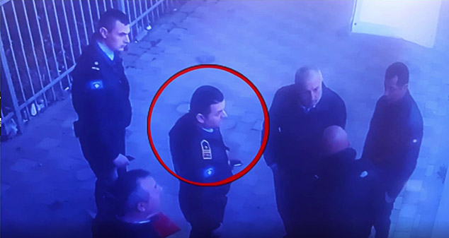 KPS policajac ukrao novčanik sa 1800 evra tokom racije u Gračanici (VIDEO)