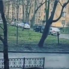KRAJ TALAČKE DRAME U SANKT PETERBURGU! Muškarac koji je u stanu držao šestoro dece predao se policiji! (VIDEO)