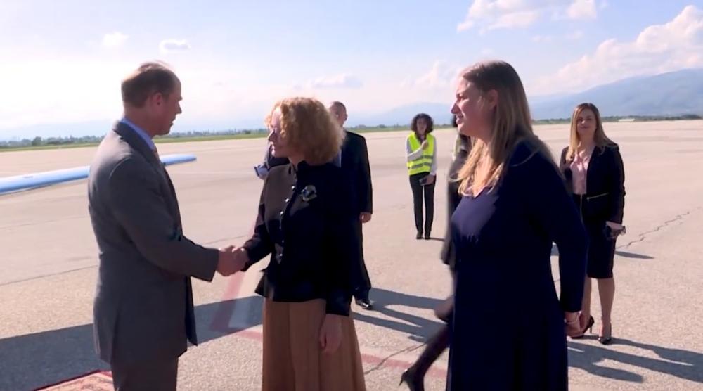 KRALJEVSKA POSETA SEVERNOJ MAKEDONIJI: Britanski princ Edvard stigao u Skoplje (VIDEO)