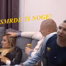 KRAVLJE G*VNO! SMRDIŠ! PERI NOGE! Užasavajuće Brendonove uvrede, izazvao je GORKU REAKCIJU! Gnusno... (VIDEO)