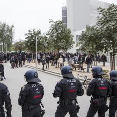 KRITIČNA SITUACIJA u Nemačkoj: Policija zaustavila marš desničara u Kemnicu