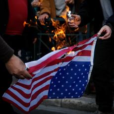 KRV na ulicama Atine! Grci uzvikuju: Amerikanci, vi ste UBICE ljudi! (FOTO)