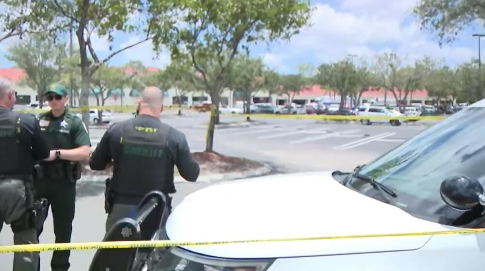 KRVAVI ŠOPING NA FLORIDI: U prodavnici pronađena tri tela, uključujući dete i ubicu! VIDEO