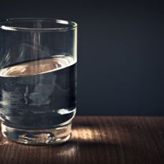 KUĆNI TEST ZA KANDIDU: Potrebna vam je samo jedna čaša vode i proverite njen nivo u organizmu