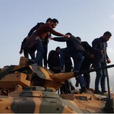 KURDI ZAROBILI NEKOLIKO TURSKIH TENKOVA: Velika zaplena oružja, kao trofej uzet M60! (VIDEO)