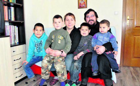 KURIR POSETIO JEDINU SRPSKU PORODICU: Crkvu u južnoj Mitrovici bi ponovo satrli da nije nas!
