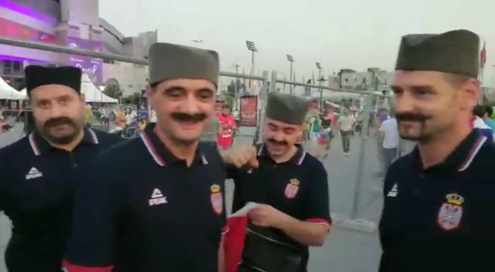 (KURIR TV) SRPSKA OBELEŽJA DOMINIRAJU U ISTANBULU Srpski navijači u šajkačama, sa brkovima: Došli smo po zlato!