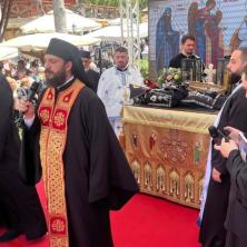 Kada dolazimo u svetinju, treba da znamo da dolazimo živom Bogu Zavrešeno presvlačenje moštiju Svetog Zosima: Svetu Liturguju služio je Patrijarh Porfirije