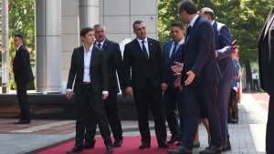 Kada političari sude pre sudova: Hronologija ometanja istraga i odavanja poverljivih informacija