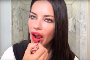 Kada vidite šta je Andrijana Lima uradila na svom licu, probaćete odmah i vi! Vrlo je jednostavno, a lepo (VIDEO)