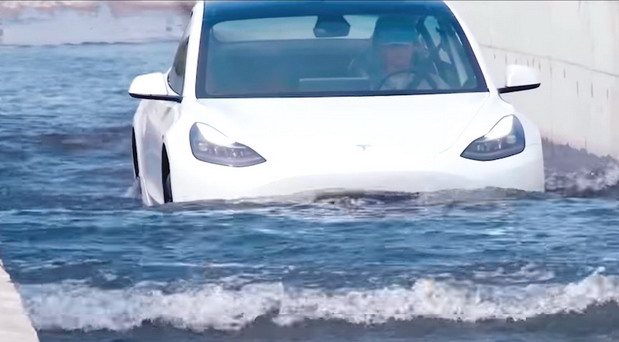 Kako Tesla podnosi poplave?