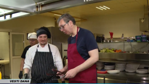 Kako Vučić, posle palačinki peče ćevape u Nišu?