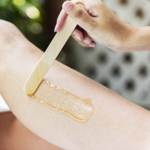 Kako bezbolno i bezbedno ukloniti vosak sa kože nakon depilacije