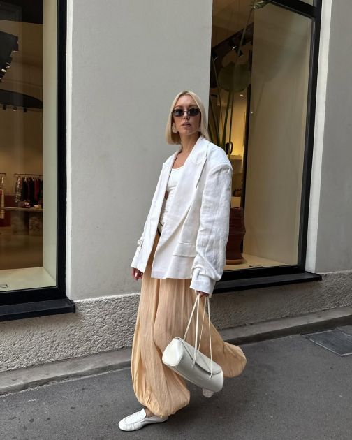 Kako ćemo nositi harem pantalone na jesen 2025?