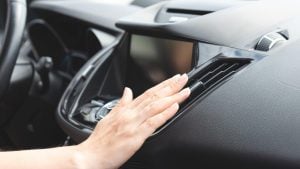 Kako da klima u automobilu pobedi 37 stepeni: Trik koji stvarno deluje
