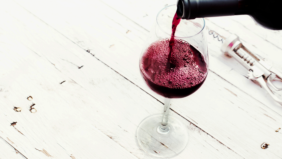 Kako da ohladite flašu vina za tri minuta