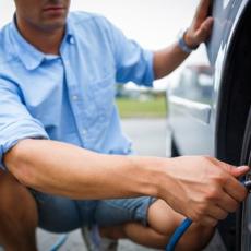 Kako da znate da ste na benzinskoj pumpi PRAVILNO NAPUMPALI gume svog automobila?