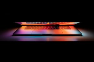 Kako izgleda unutrašnjost laptopa sa ugljeničnim vlaknima?