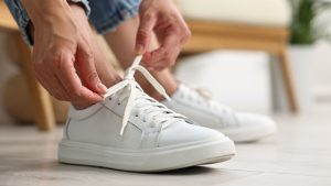 Kako najlakše očistiti bele patike? Uz ovo kozmetičko sredstvo biće kao nove