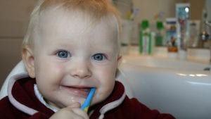 Kako negovati zube i usnu duplju kod beba