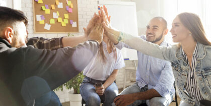 Kako podići motivaciju i timski duh redovnim poslovnim sastancima