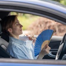 Kako rashladiti AUTOMOBIL za samo 10 sekundi, uz ovaj TRIK ćete brzo da zaboravite na VRUĆINU