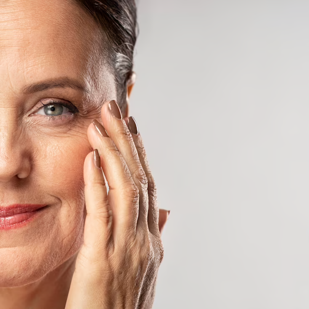 Kako sa prirodnim tretmanom bez sintetičkih preparata skinuti godine sa lica