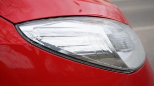 Kako sami da vratite sjaj matiranim i požutelim farovima?