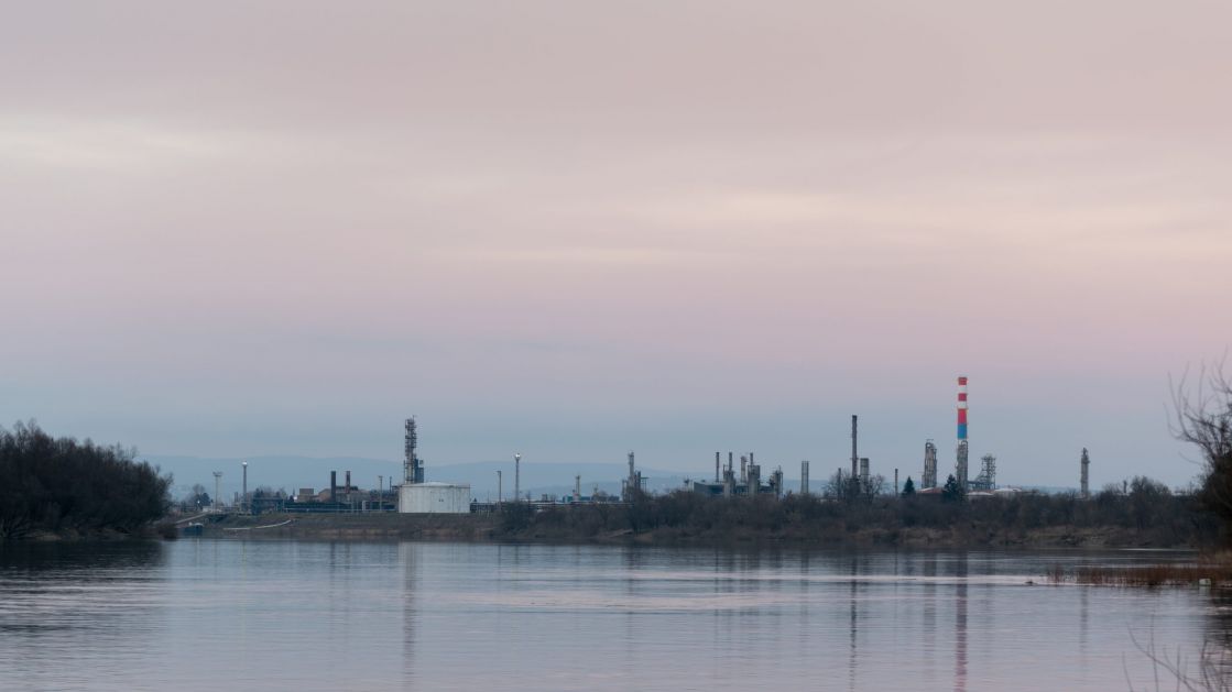 Kako su Rusi uništili  Rafineriju nafte “Brod” (VIDEO)
