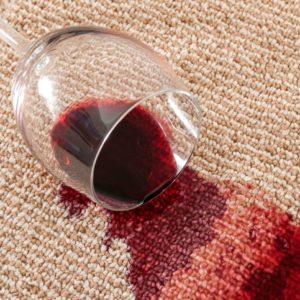 Kako ukloniti fleke od crvenog vina