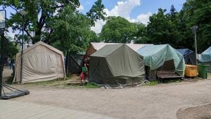 Kakva je atmosfera u „Ćacilendu“ dan pre protesta protiv skupa „Studenata koji žele da uče“?