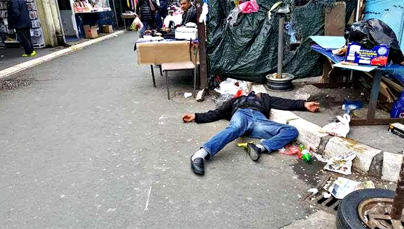 Kakvi smo to ljudi: Čovek leži na Cvetkovoj pijaci, narod prolazi, niko ne zastaje, neki se i smeju (FOTO)
