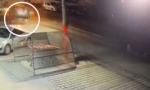 Kamere snimile STRAVIČNU nesreću u Čačku: Automobil pokosio pešaka, bacio ga 10 metara (UZNEMIRUJUĆI VIDEO)