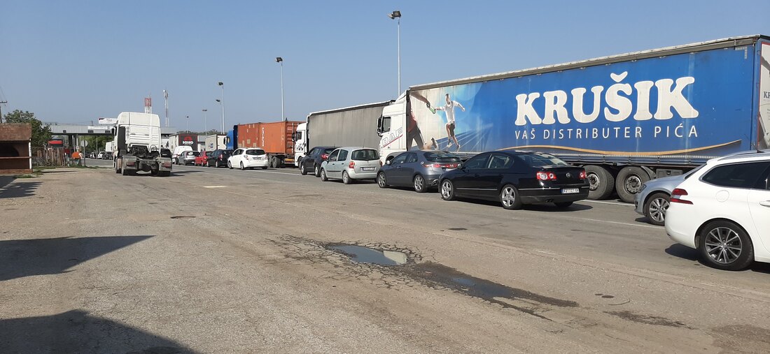 Kamioni na GP Sremska Rača čekaju pet sati, na Batrovcima dva
