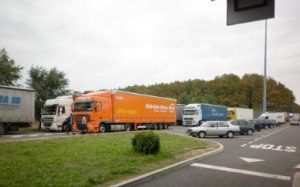 Kamioni na granici sa Mađarskom čekaju do osam sati